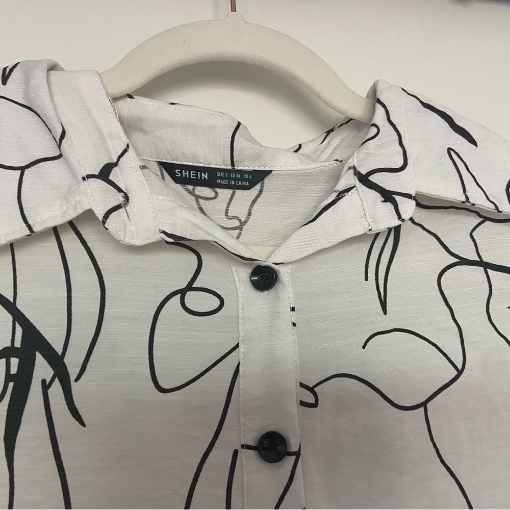 Graphic button up oversized tee with high-low hem - Picture 6 of 10